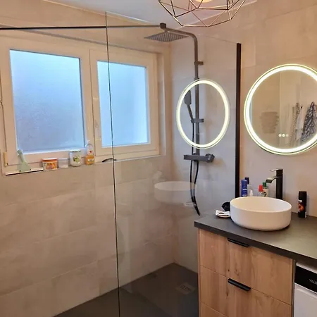 - Chez Antoine Et Eva Apartment